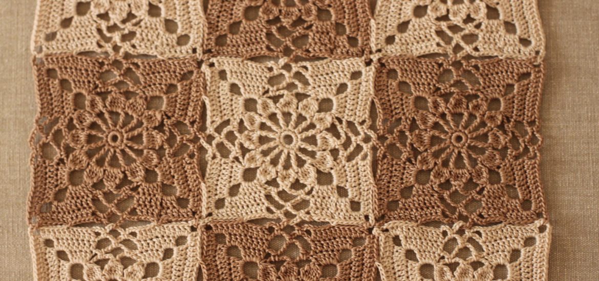 モチーフつなぎのクッションカバー